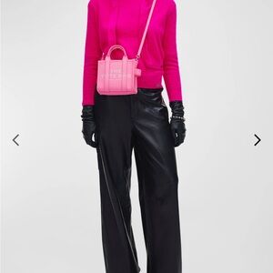 Marc Jacobs - the leather crossbody tote in Petal Pink